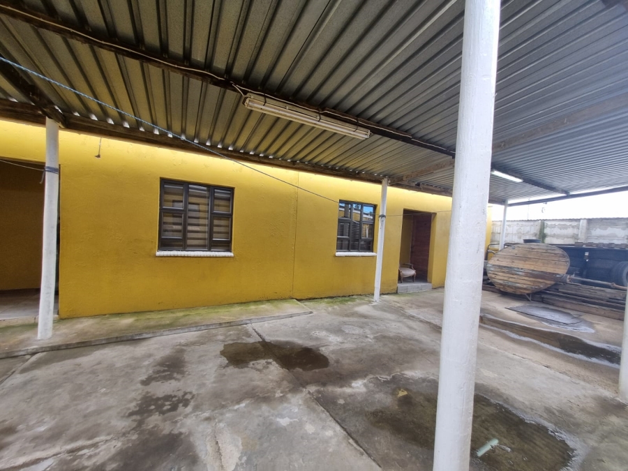 4 Bedroom Property for Sale in Kwa Nobuhle Eastern Cape